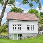 Finnås Lykling Feriehus
