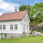 Finnås Lykling Feriehus