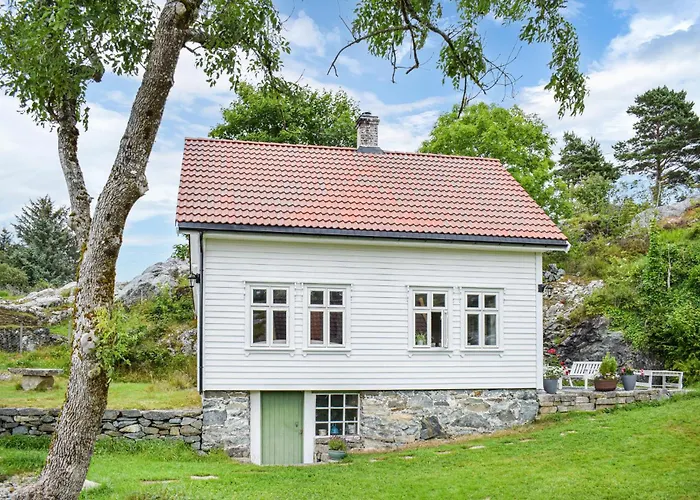 Finnås Lykling Feriehus