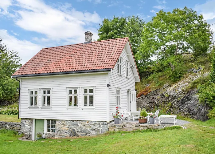 Finnås Lykling Feriehus