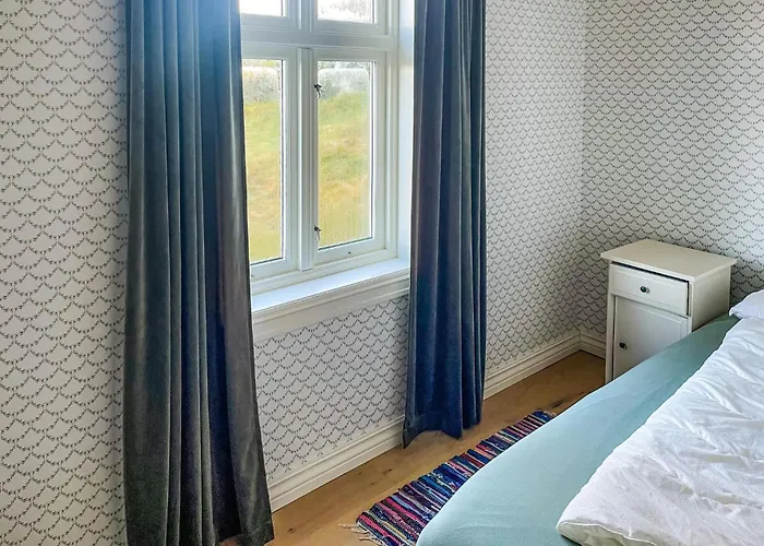 Finnås Lykling Feriehus *